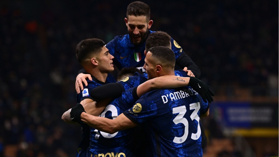 «Τρίζει» η καρέκλα των Μίλαν-Νάπολι λόγω Σασουόλο, που δουλεύει για την Ίντερ και τινάζει τη Serie A στον... αέρα!