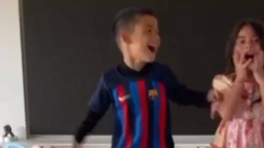 Με φανέλα της Μπαρτσελόνα ο γιος του Κριστιάνο Ρονάλντο (video)