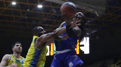 Το έκανε Κρουμ-πάλι η Λάρισα - Απέδρασε με 77-71 από το Περιστέρι, επιστρέφοντας από το -15! (video)