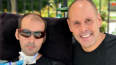 Έρνι Τζόνσον: Η τρυφερή πλευρά του τηλεπαρουσιαστή και το πρόωρο αντίο στον 33χρονο γιο του από τη Ρουμανία (video)