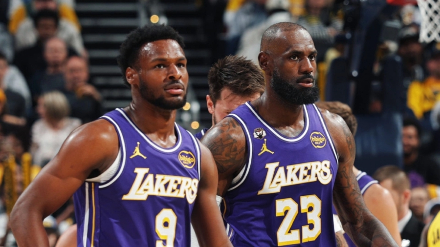 Οικογενειακή υπόθεση: Ο γιος Μπρόνι «τροφοδότησε» τον μπαμπά Λεμπρόν - Η πρώτη ever συνεργασία του NBA με παίκτες τέτοιας συγγένειας!