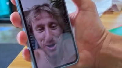 Απίθανος Μόντριτς κι εκτός γηπέδου: Έκανε βιντεοκλήση με παιδί που βίωσε τον πόλεμο στην Ουκρανία (video)