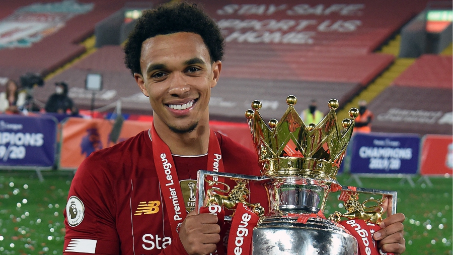 Τρέντ Αλεξάντερ - Άρνολντ: Τα χρόνια πολλά της Λίβερπουλ και του Τσιμίκα για τα 23α γενέθλια του!