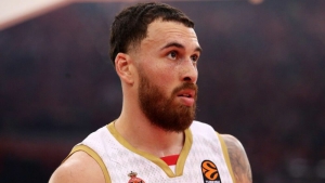 Αποθέωση Τζέιμς για Λαρεντζάκη: «Πείτε ό,τι θέλετε, αλλά όταν μπαίνει στην τέταρτη περίοδο…»