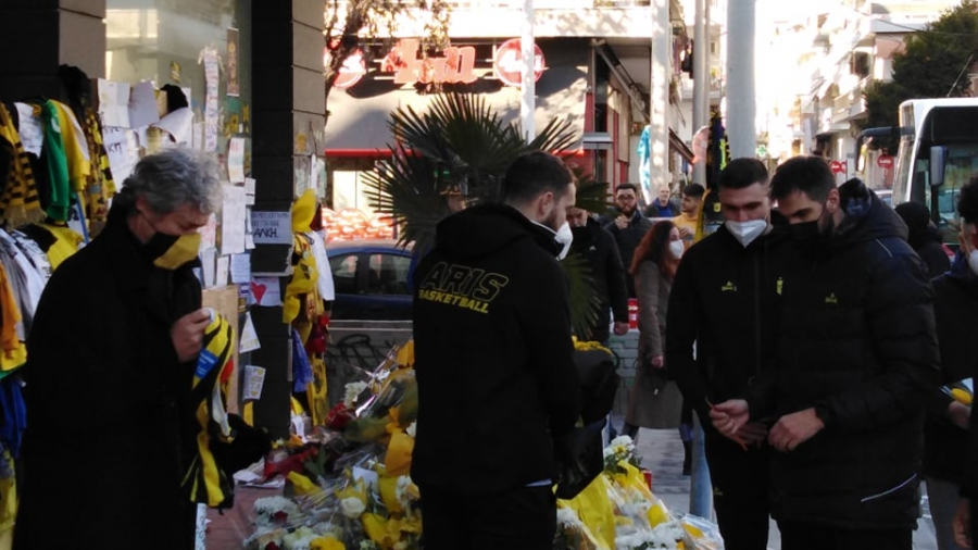 Η ΚΑΕ Άρης στον τόπο της τραγωδίας τιμά τη μνήμη του Άλκη – «Είμαστε συγκλονισμένοι» (video)