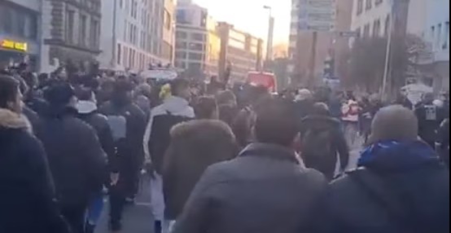 Οπαδοί της Νάπολι δέχθηκαν επίθεση από ultras της Άιντραχτ!