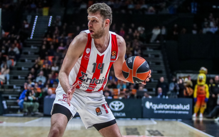 Βεζένκοφ για Παπανικολάου: «Θα μπορούσε εύκολα να πάρει το βραβείο του MVP»