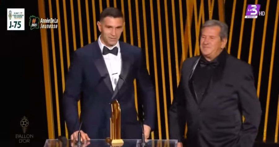 Η συγκίνηση του Μαρτίνες, η έκπληξη του πατέρα του και ο κορυφαίος του 2023! (video)