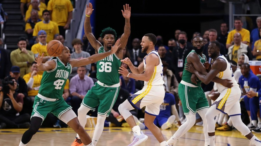 Οι Σέλτικς πλήρωσαν τα λάθη τους και οι Ουόριορς έκαναν το 1-1 μετά το άνετο 107-88 (video)