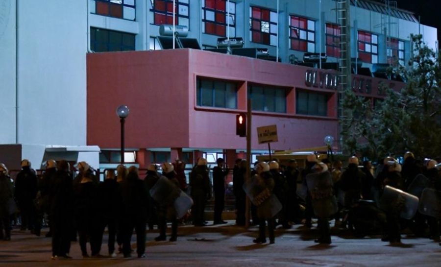 Εκατοντάδες προσαγωγές στου Ρέντη, μετά τη διακοπή στο Ολυμπιακός-Παναθηναϊκός! (video)