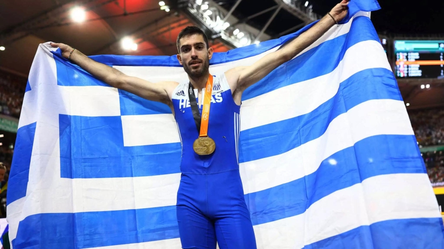 Μίλτος Τεντόγλου: Από το… παρκούρ στα Γρεβενά, στην κορυφή του κόσμου! (video)