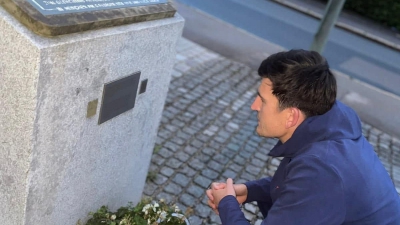 Φοβερή κίνηση του Μαγκουάιρ, που επισκέφτηκε ξημερώματα στο μνημείο της τραγωδίας του Μονάχου!