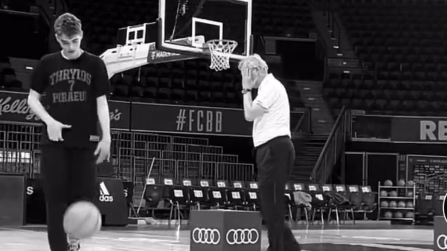 Ο Πέσιτς κάνει... ιδιαίτερα στον εγγονό του που φορά μπλουζάκι του Ολυμπιακού!