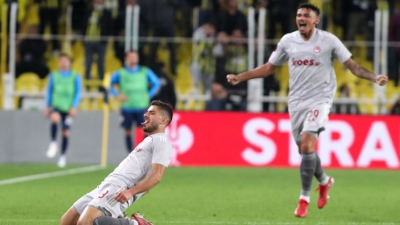 Ο Ολυμπιακός με τον Μασούρα: «Καλησπέρα, ήρθαμε για τα χαλιά»