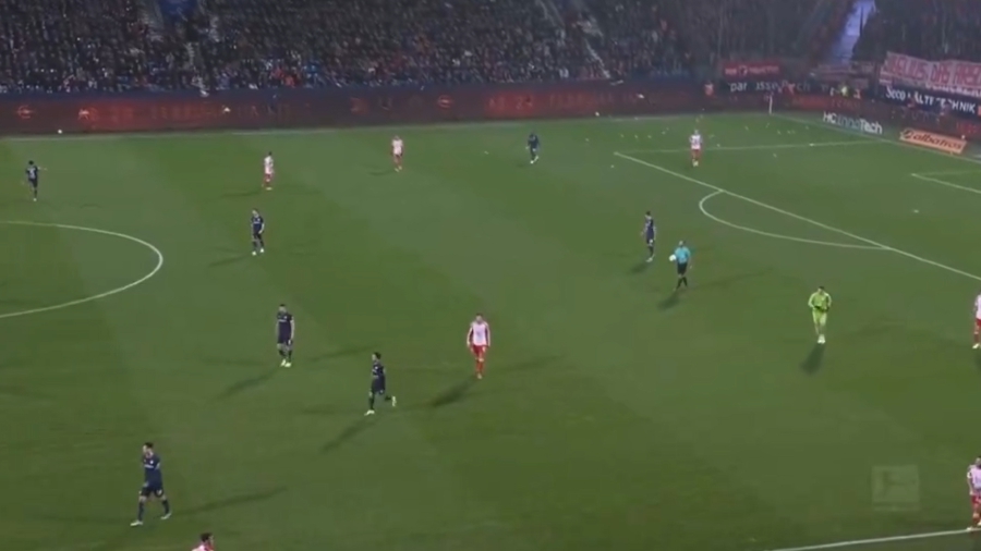 Μπαλάκια του τένις στον αγωνιστικό χώρο και διακοπή (και) στο Μπόχουμ - Μπάγερν Μονάχου! (video)