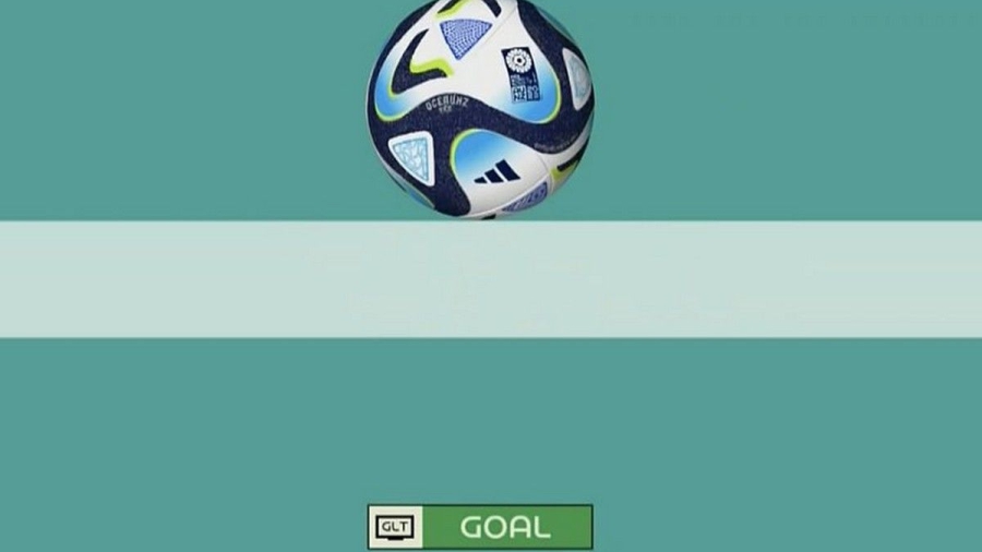 Σουηδία – ΗΠΑ: Το πέναλτι που απέκλεισε την κάτοχο του Παγκοσμίου Κυπέλλου πέρασε για ένα χιλιοστό τη γραμμή!