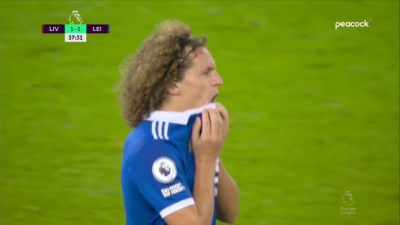 Λίβερπουλ - Λέστερ 2-1: Ο Βουτ Φαές πέτυχε το... αυτογκόλ της χρονιάς! (video)