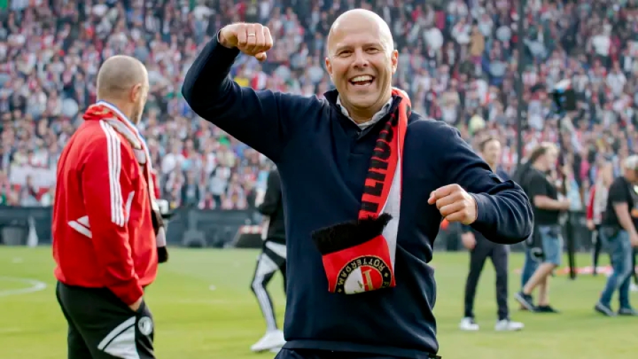 Ο Σλοτ λέει «όχι» στην Τότεναμ και παραμένει στη Φέγενορντ