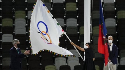 Στο Παρίσι η Ολυμπιακή σημαία! (video)