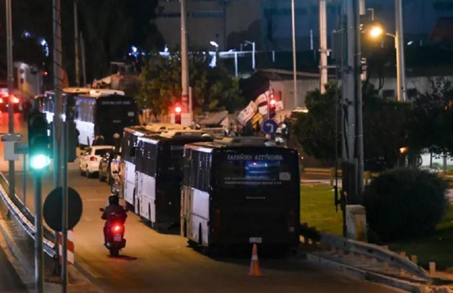 Επίθεση χούλιγκαν στο Ρέντη: Έρευνα σε αποθήκες στο «Καραϊσκάκης» (video)