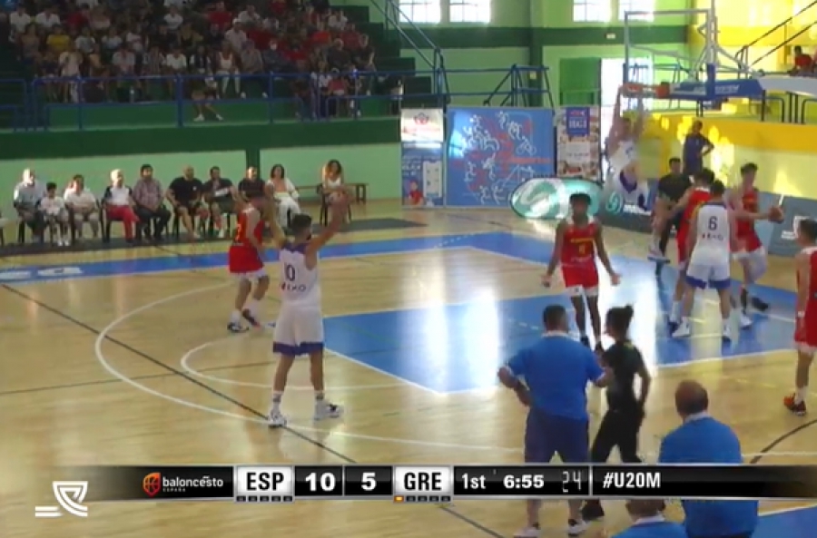 Ο Μάκης Γιατράς... σταμάτησε Ισπανίδα διαιτητή την ώρα φιλικού αγώνα (video)