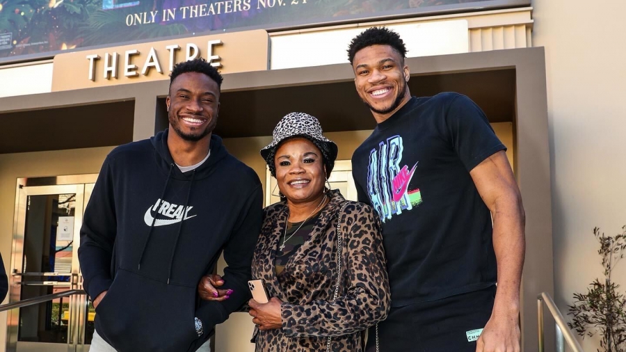 Ο Γιάννης Αντετοκούνμπο στο στούντιο της Disney για την ταινία του!