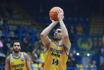 Κασελάκης: «Να είμαστε πολίτες και όχι πελάτες και να θυμόμαστε τα Τέμπη!»