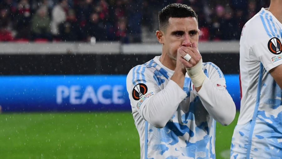 Αγωνία για Ποντένσε, αποχώρησε με φορείο! (video)