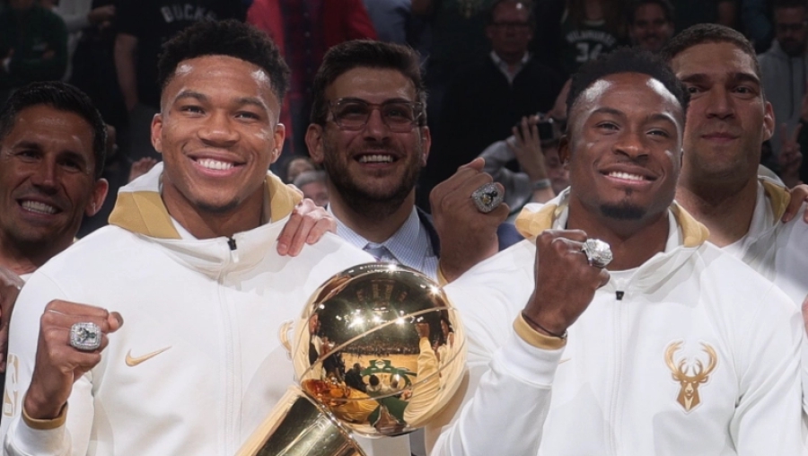 Επέστρεψε στους Μιλγουόκι Μπακς ο Θανάσης Αντετοκούνμπο!