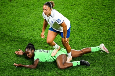 Η Λόρεν Τζέιμς πάτησε την αντίπαλο της στη μέση εσκεμμένα και αποβλήθηκε (video)