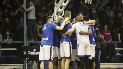 Βυθίζεται αύτανδρος ο Ηρακλής