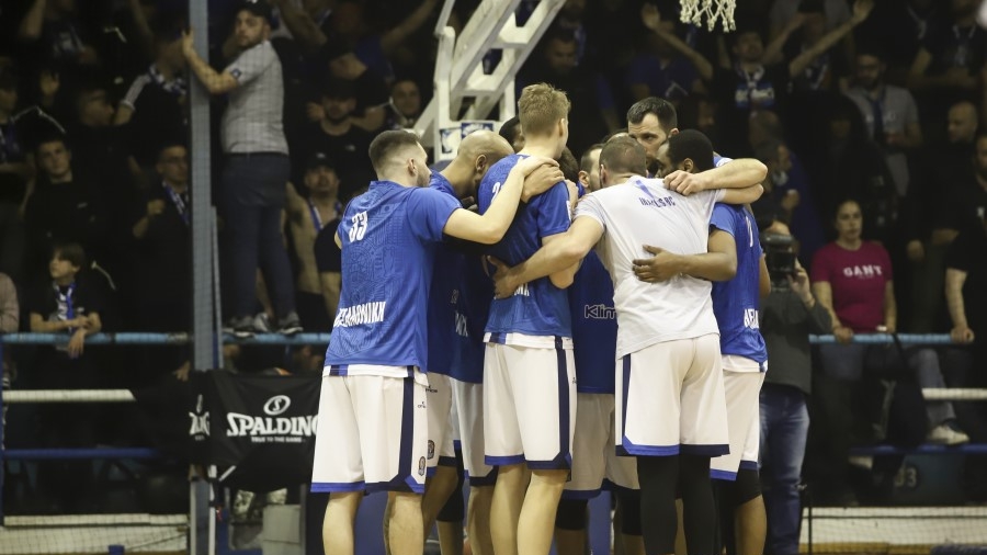 Βυθίζεται αύτανδρος ο Ηρακλής