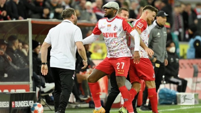 Απίστευτος πανηγυρισμός! Φόρεσε το καπέλο του προπονητή του ο Μοντέστ! (video)