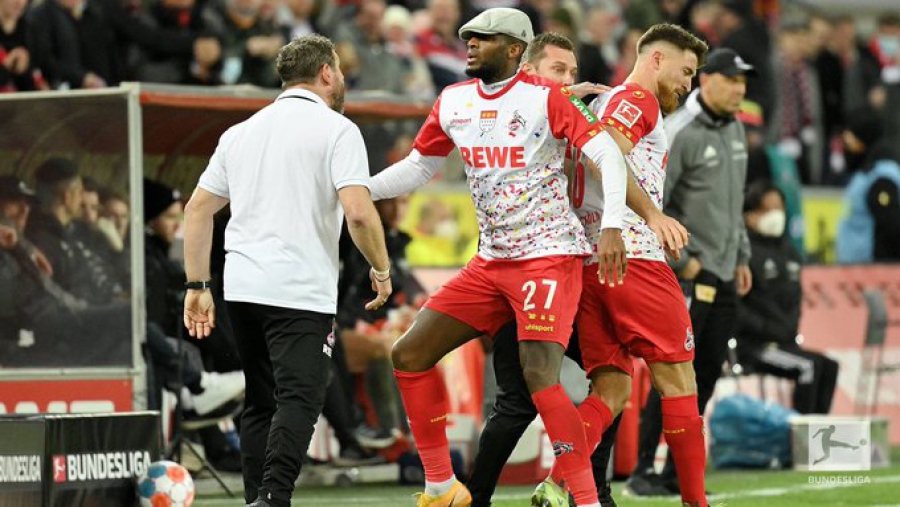 Απίστευτος πανηγυρισμός! Φόρεσε το καπέλο του προπονητή του ο Μοντέστ! (video)