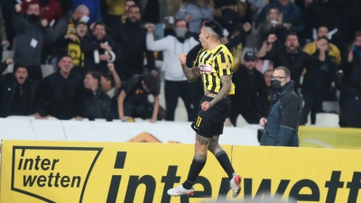 ΑΕΚ – Ολυμπιακός 1-1: Κακή έξοδος Βατσλίκ και φέρνει το ματς στα ίσια ο Αραούχο! (video)