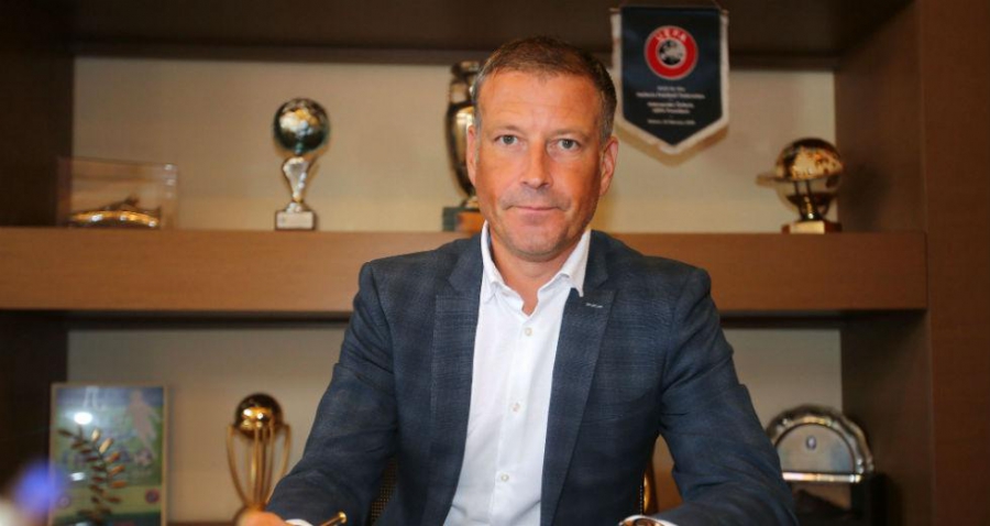 Κλάτενμπεργκ στο ραδιόφωνο του BBC: «Ο κόσμος στην Ελλάδα εκτιμά που βγάζουμε την επικοινωνία διαιτητών - VAR»