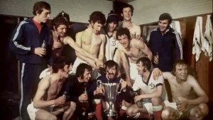 Τελικός... παρωδία, επεισόδια και κρυφή απονομή: Η ιστορία του μοναδικού ευρωπαϊκού τίτλου της Ρέιντζερς! (video)