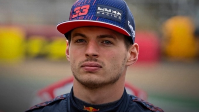 Formula 1: Πρόστιμο στον Φερστάπεν για το… πείραγμα στην πτέρυγα του Χάμιλτον