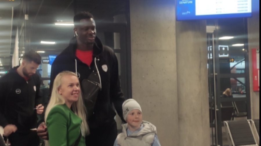 Φαλ: Κι' ομως χαμογελάει, στη... Λιθουανία!