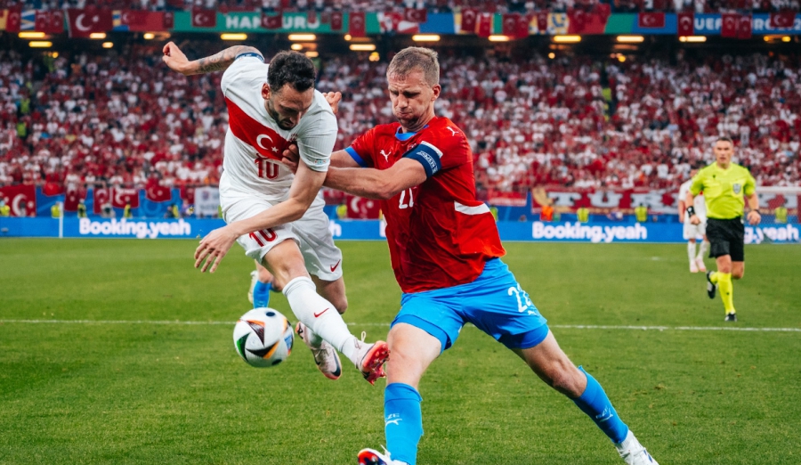 Συγκινητικοί Τσέχοι, έπαιξαν 70 λεπτά με «10», αλλά αποκλείστηκαν με ήττα από την Τουρκία (1-2)! (video)