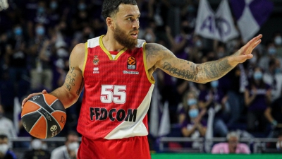 Ο Μάικ Τζέιμς δεν σταματά να σκοράρει ούτε στην προπόνηση! (video)