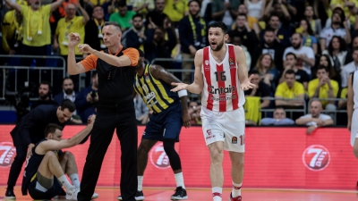 Ολυμπιακός: Τα μακρινά σουτ των Παπανικολάου και Λαρεντζάκη σε… ελεύθερη πτώση!