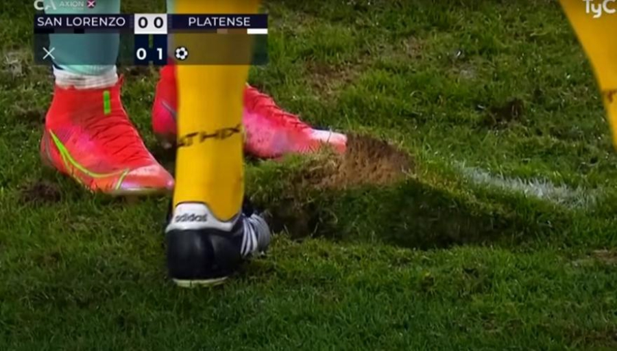 Το πέναλτι που… δεν θα ξεχαστεί ποτέ: Έσκαψε το γήπεδο και άλλαξαν εστίες! (video)