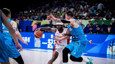 Μία σου και μία μου: Γκίλτζεους - Αλεξάντερ και Λούκα Ντόντσιτς έχουν τα step-up τρίποντα για... ψωμοτύρι! (video)