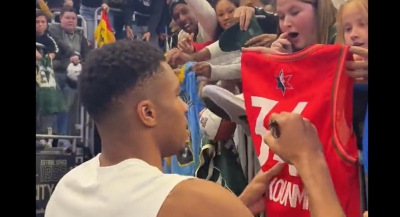 «Χαμός» για ένα… αυτόγραφο του Αντετοκούνμπο στην ανοιχτή προπόνηση των Μπακς! (video)