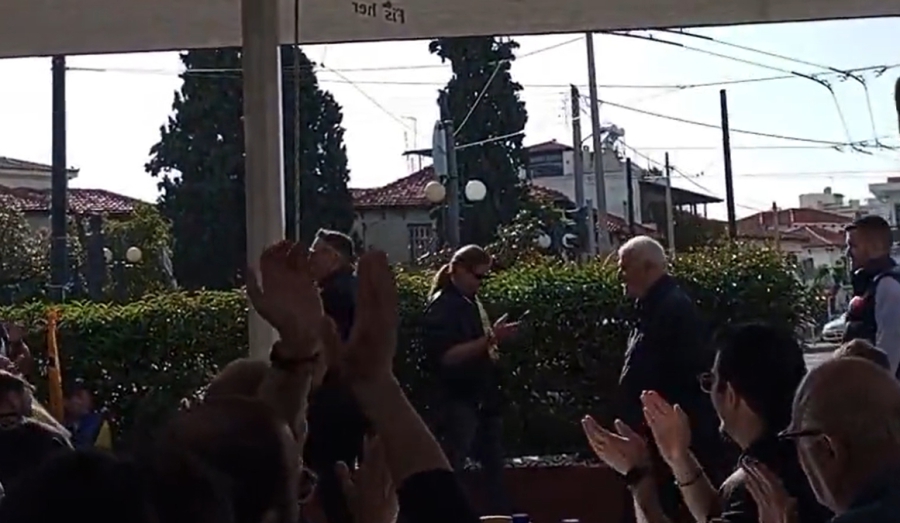 Αποθέωση Μελισσανίδη στους δρόμους της Νέας Φιλαδέλφειας (video)