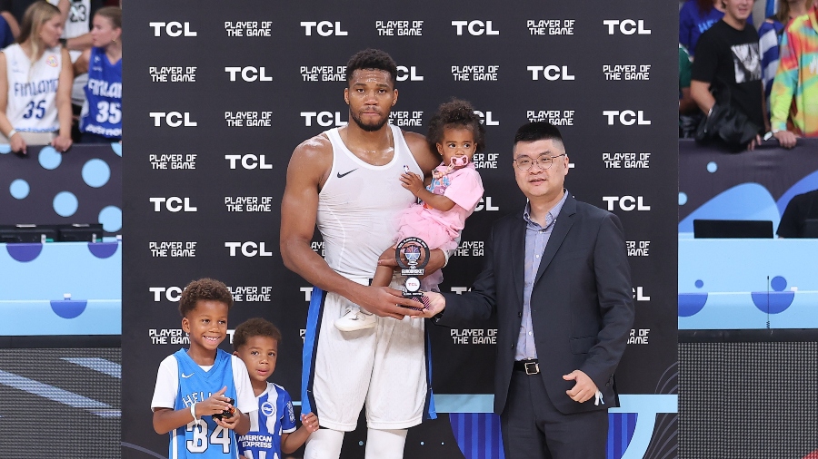 Αντετοκούνμπο: Μόνιμα στην Αθήνα η οικογένεια του Greek Freak