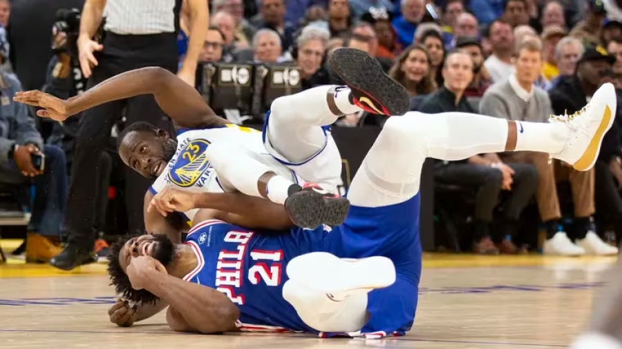 Ο Εμπίντ χτύπησε στο γόνατο και οι Σίξερς... τρέμουν! (video)