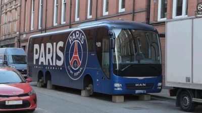 Χουνέρι των οπαδών της Άστον Βίλα στην Παρί: Έκλεψαν τις ρόδες από το πούλμαν της!