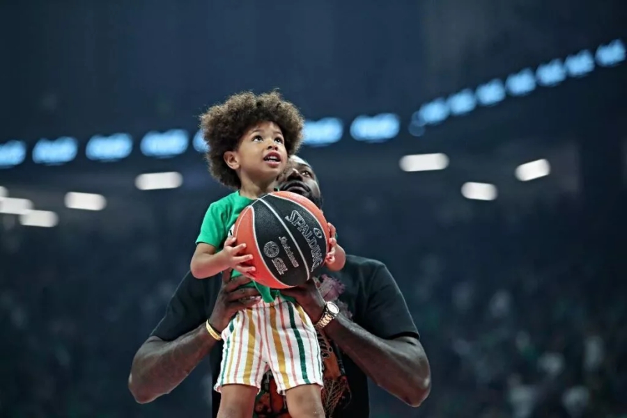 Ο τείχος του Λεσόρ έχει τη δική τους ιστορία: Χαραγμένο στη μνήμη και στο... σπίτι η έβδομη EuroLeague!